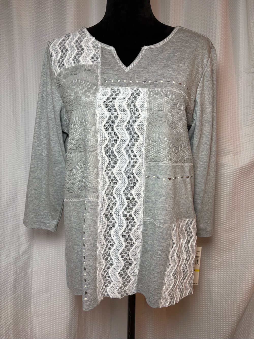Alfred Dunner Gray V-neck 3/4 Sleeve Blouse Lace Patchwork Detailing Size M NWT